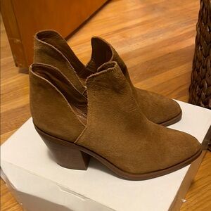 Steve Madden Brown Ankle Boots with Suede Material and Stacked Heel